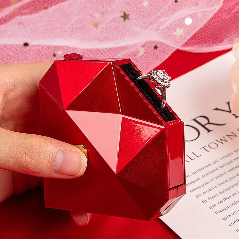 HEART-SHAPED DIAMOND JEWELRY BOX