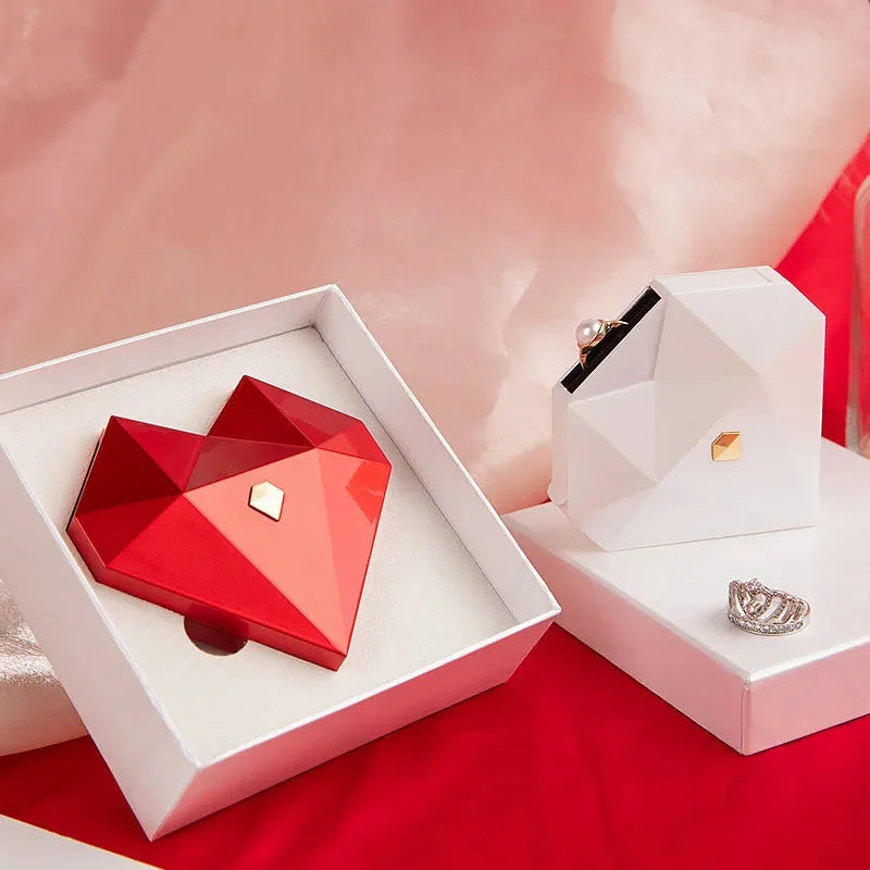 HEART-SHAPED DIAMOND JEWELRY BOX