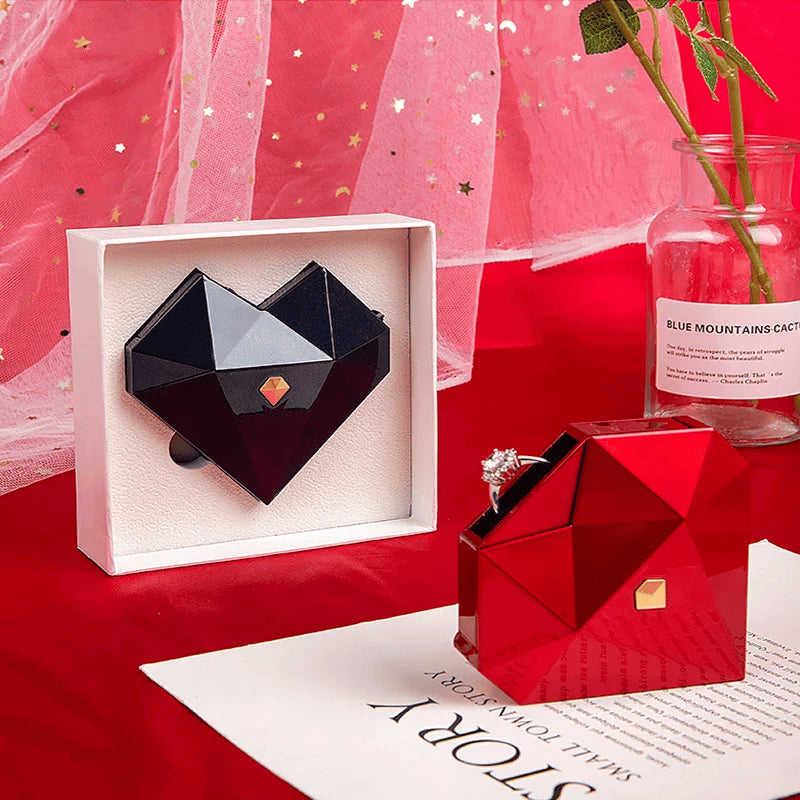 HEART-SHAPED DIAMOND JEWELRY BOX