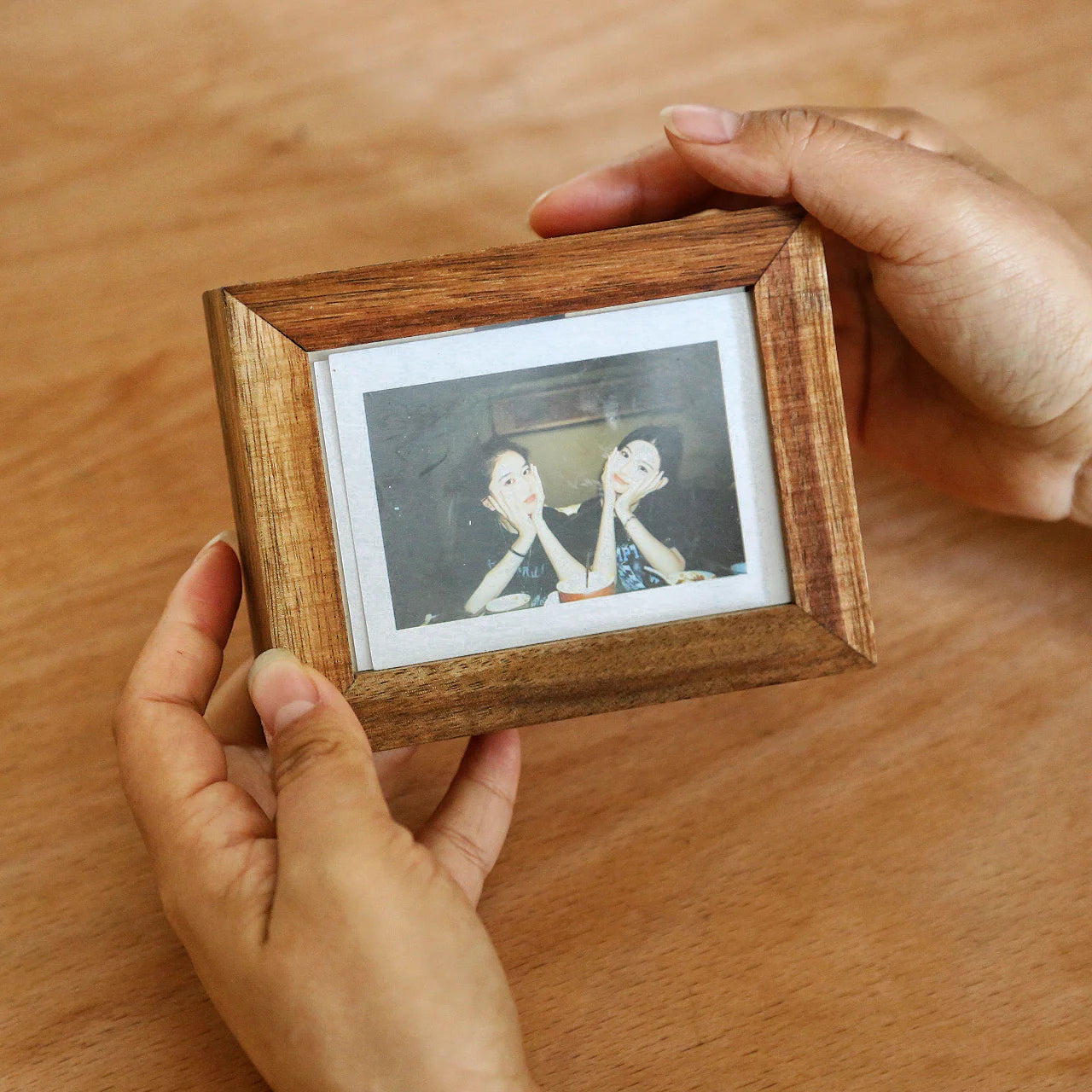 Photo Frame Magnet, Self-Adhesive Refrigerator Magnet Frame for Instant Photos Storage