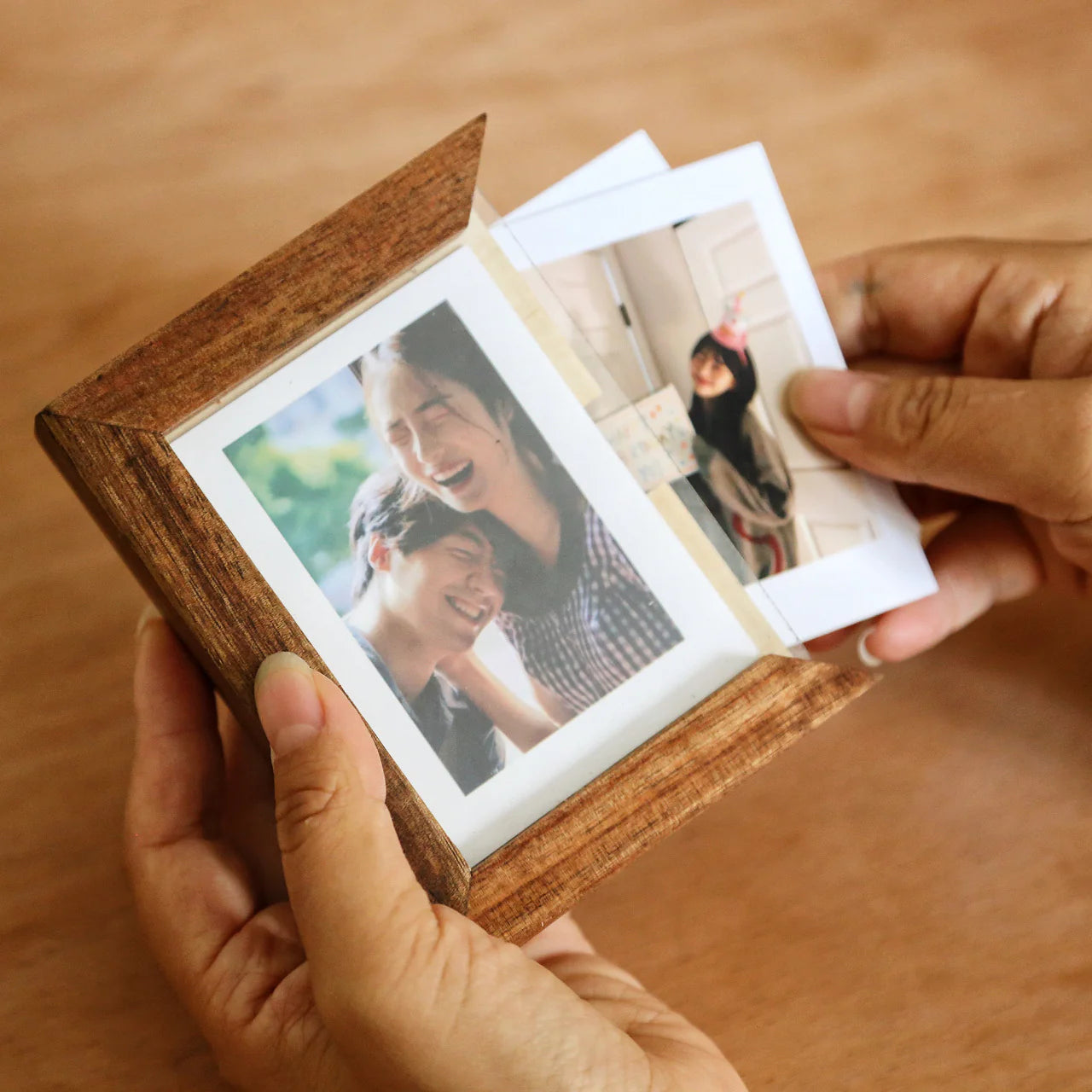 Photo Frame Magnet, Self-Adhesive Refrigerator Magnet Frame for Instant Photos Storage