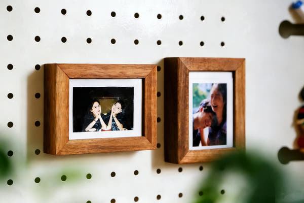 Photo Frame Magnet, Self-Adhesive Refrigerator Magnet Frame for Instant Photos Storage