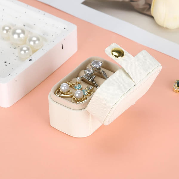 4Pcs Rings And Leather Jewelry Storage Box